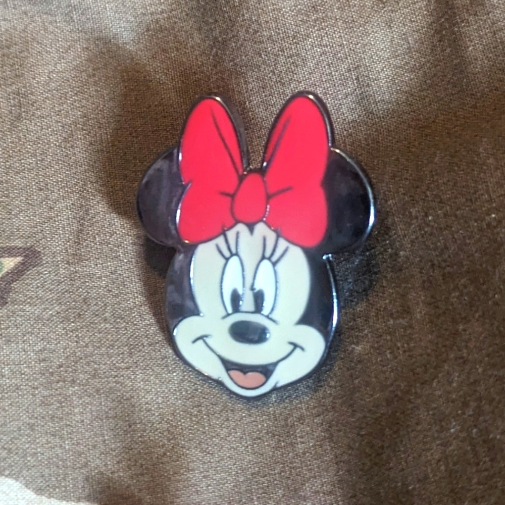 📌 Disney Minnie Mouse Enamel Pin